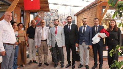 İskenderun ilçesinde “Ahilik Haftası” çerçevesinde yapılan etkinlikte esnafa gül verildi.