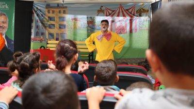 Hatay Büyükşehir Belediyesi Şehir Tiyatrosu, “İki Bavul Dolusu” adlı okul