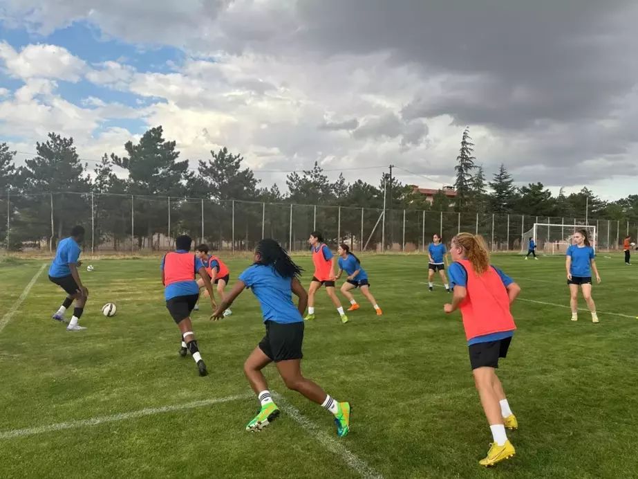 Karsu’dan Defne Spor Kulubü’ne destek