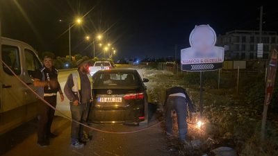 Hatay Büyükşehir Belediyesi (HBB), İskenderun yolu üzerinde izinsiz olarak yerleştirilen