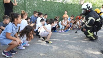 Hatay Büyükşehir Belediyesi İtfaiye Dairesi Başkanlığı, zor zamanlarda vatandaşlara yardım