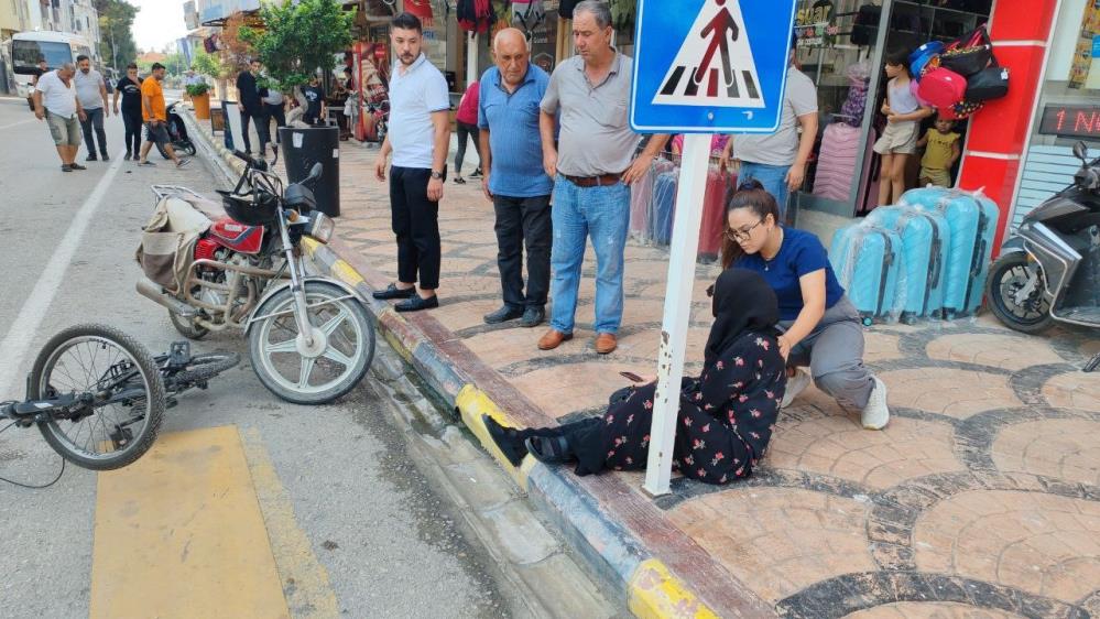 Motosiklet ile bisiklet çarpıştı: 2 yaralı