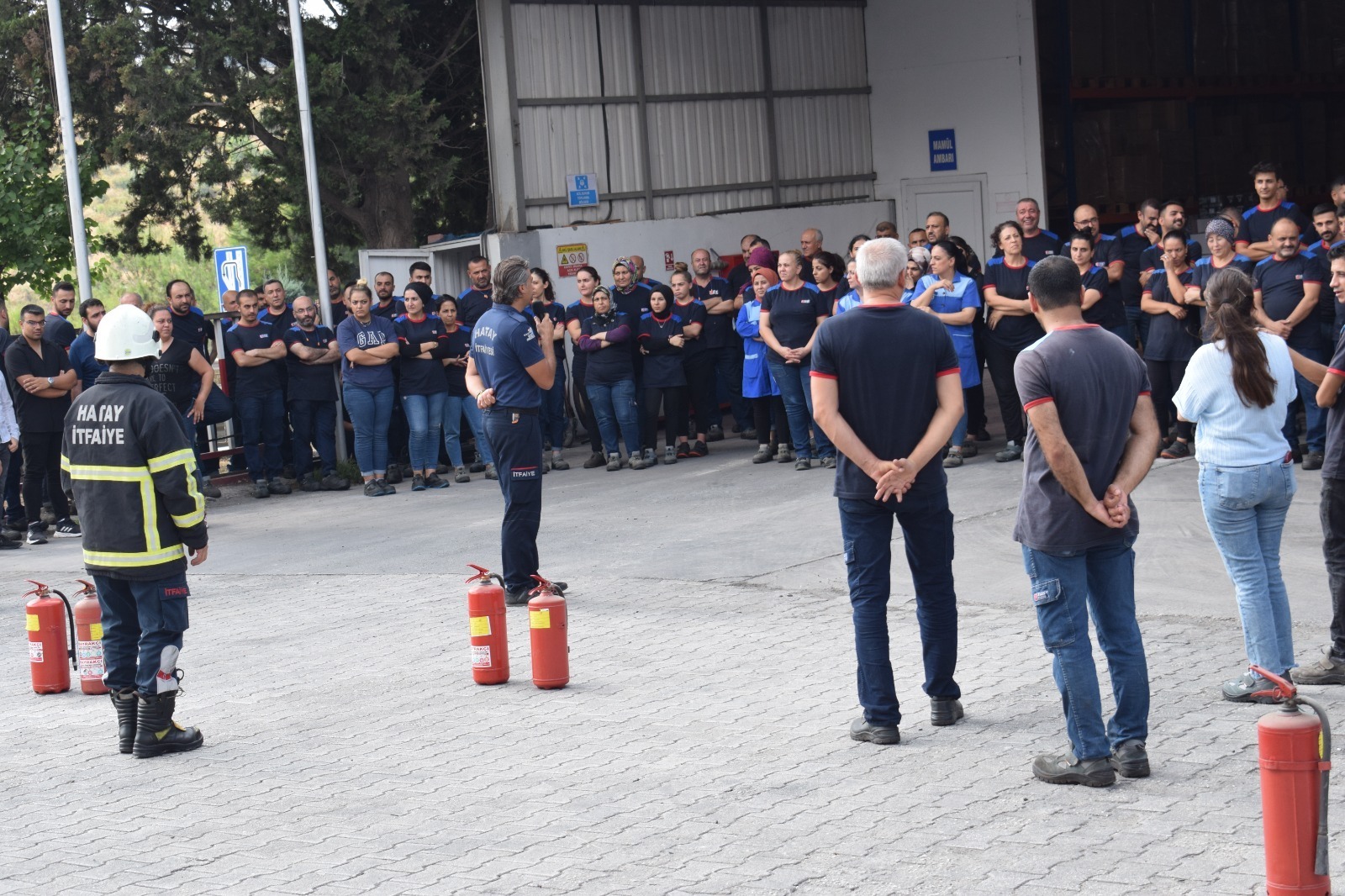 Yangına müdahale eğitimleri devam ediyor