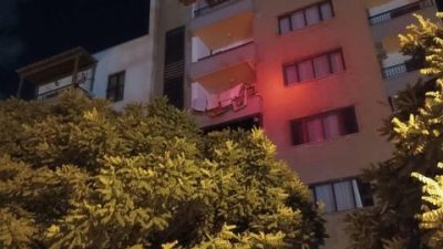 Hatay’ın Payas ilçesine bağlı Çağlalık Mahallesi’nde, gece saatlerinde 5 katlı