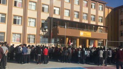 Hatay’ın Antakya ilçesinde yer alan Karlısu Sosyal Bilimler Lisesi’nde eğitim