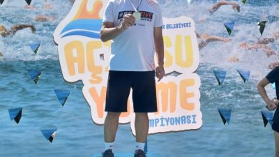Antakyalı milli yüzücü Kamil Köseoğlu, İstanbul-Heybeliada’da düzenlenen Uluslararası Aquamaster Challenge