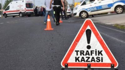 Hatay’ım Erzin ilçesinde sabah meydana gelen kazada, bir otomobil ile