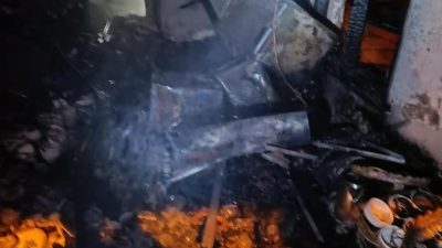 Hatay’ın Reyhanlı ilçesine bağlı Değirmenkaşı Mahallesi’nde bir müstakil ev alevlere