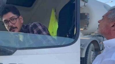 Hatay’da hızla süren inşaat çalışmaları sırasında dikkatsizlik sonucu dökülen beton,