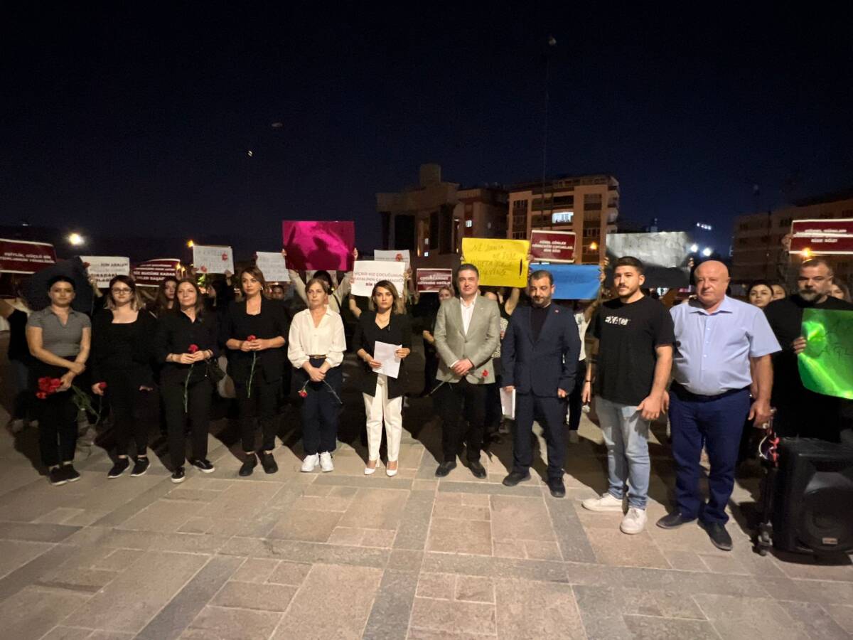 CHP Kadın kollarından kadın cinayetlerine tepki yürüyüşü