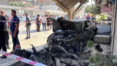 Hatay'ın Antakya ilçesinde otomobille çarpışan motosikletin sürücüsü öldü.