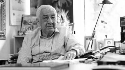 Cumhuriyet gazetesi eski Genel Yayın Yönetmeni ve yazarı Özgen Acar,