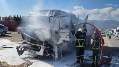Antakya-Narlıca’da önceki akşam seyir halindeki bir hafriyat kamyonunda çıkan yangın,