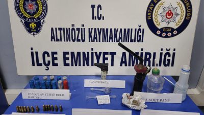 Hatay Emniyet Müdürlüğü görevlileri, uyuşturucu imal ve ticaretine yönelik yürüttükleri