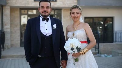 Antakya’da yaşayan depremzede Murat Alkaya, nişanlısı Kübra Erkul ile yeni