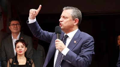 Cumhuriyet Halk Partisi Genel Başkanı Özgür Özel, partisinin İskenderun ilçe