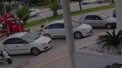 Hatay’ın İskenderun ilçesinde bir motosiklet ve kamyonetin çarpışması sonucu anne