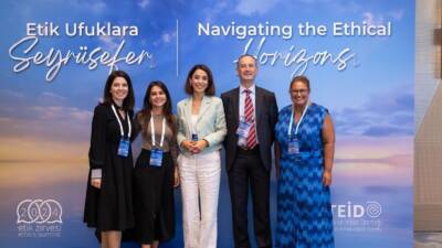 İstanbul Hilton Bosphorus Oteli'nde düzenlenen Etik Zirvesi farklı sektörden profesyonellerin