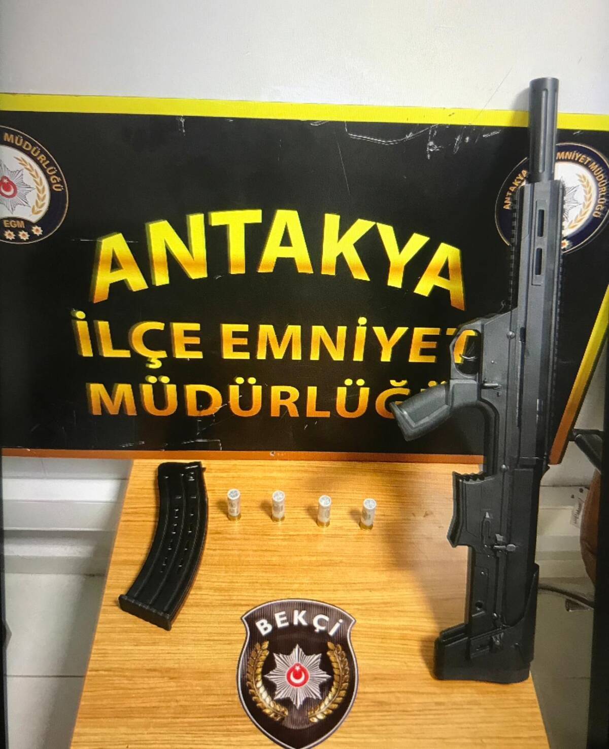 Antakya’da Ruhsatsız Silah Ele Geçirildi