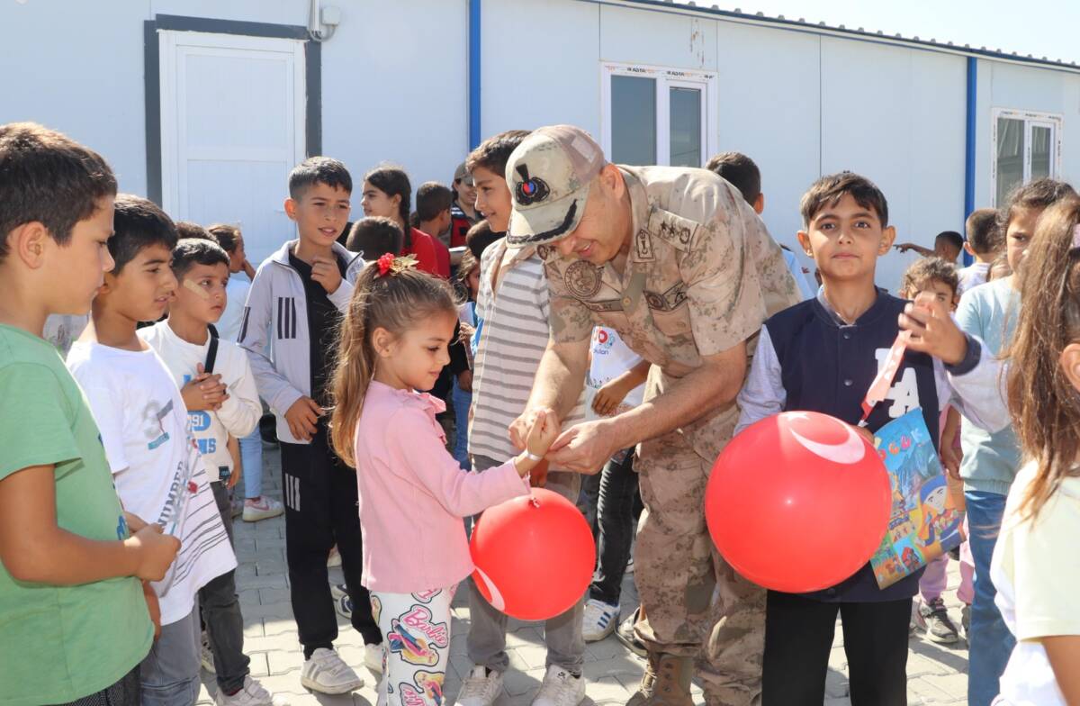 Dünya Kız Çocukları Günü’nde Jandarma Ziyareti