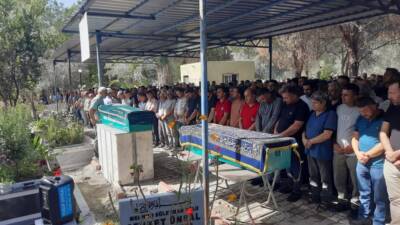 Hatay’ın Dörtyol ilçesi Kuzuculu Mahallesi’nde, depremde ağır hasar gören evlerinden