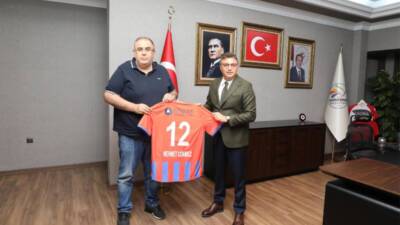 İskenderunspor Kulübü Başkanı Hakan Bolat, İskenderun Belediye Başkanı Mehmet Dönmez’i