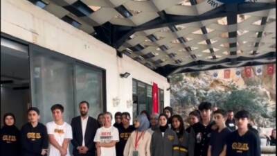 Yayladağı’nın Karamağara açıklarında gerçekleştirilen etkinlikte, milli sporcu Şahika Ercümen’in dalış