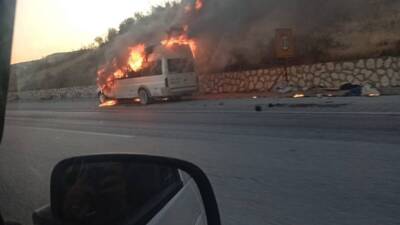Pazar günü Adana’dan Hatay yönüne gitmekte olan bir yolcu minibüsü