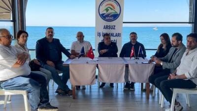 Hatay’ın önemli iş insanları ve basın mensupları Arsuz’da bir araya