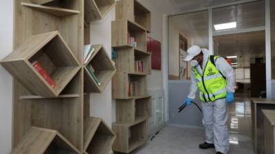 Hatay Büyükşehir Belediyesi, çocukların sağlıklı eğitim alabilmesi için okullarda ilaçlama