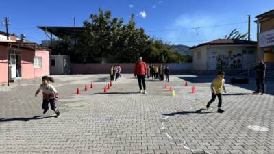 Dörtyol’da Nazmiye Muratlı Gençlik Merkezi, “Merkezim Her Yerde” projesi kapsamında