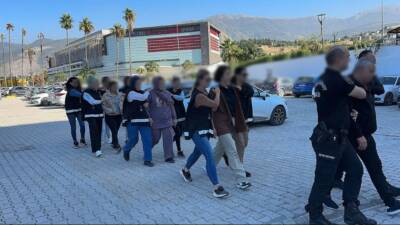 İskenderun’da trafik kontrolünde alkollü çıkan sürücülerin yerine hastanede kan vererek