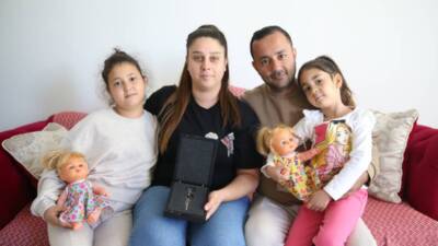 Kahramanmaraş merkezli 6 Şubat 2023’teki depremlerden etkilenen Hatay’da evlerinin çökmesiyle