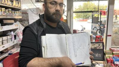 &nbsp; Hatay’ın Payas ilçesinde gizemli hayırsever, bir bakkaldaki 13 kişinin