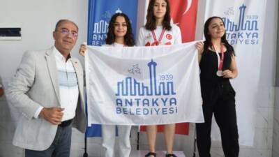 Antakya Belediyesi’nin Cumhuriyet Bayramı'na özel düzenlediği yüzme ve tek pota