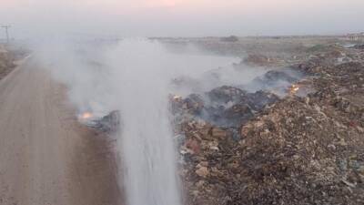 Hatay’ın Kumlu ilçesine bağlı Gökçeoğlu Mahallesi’nde bulunan çöplük alanda yangın