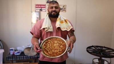 Hatay’da arkadaşlarına meydan okuyarak künefeye havada 10 takla attıran künefe