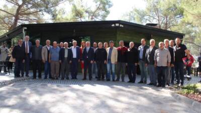 Hatay Büyükşehir Belediyesi, muhtarlarla düzenlediği istişare toplantılarıyla mahallelerin ihtiyaçlarını hızlıca