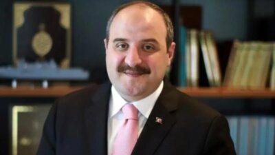 Siyaset gündemine dair yorumları ile dikkatleri çeken Mustafa Varank izleyicilerin