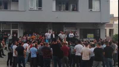 Defne ilçesine bağlı Orhanlı Mahallesi sakinleri, mahallelerine kurulmak istenen beton
