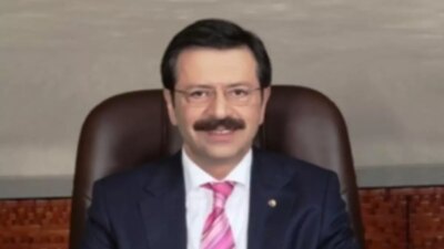 Siyaset gündemine dair yorumları ile dikkatleri çeken Rifat Hisarcıklıoğlu izleyicilerin