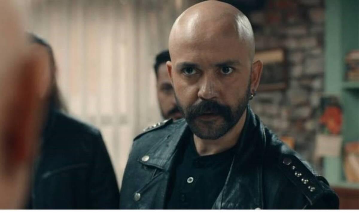 Sarp Akkaya Kimdir? Sarp Akkaya Nerede Oynadı?