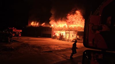 Hatay’ın merkez Antakya ilçesinde sanayi sitesinde çıkan yangında 7 mobilya