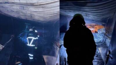 Hatay’ın Antakya ilçesinde bir konteyner, çıkan yangın sonucu tamamen yanarak