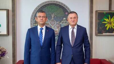 Hatay eski belediye başkanı Lütfü Savaş, partiyi hedef alan açıklamaları