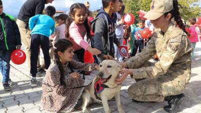 Hatay'ın Hassa ilçesinde Dünya Çocuk Hakları Günü, anlamlı etkinliklerle kutlandı.