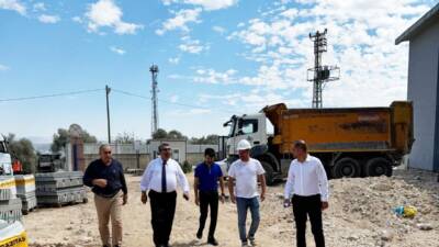 Altınözü ilçesinde yapımı tamamlanmak üzere olan yeni Devlet Hastanesi'nin ulaşım