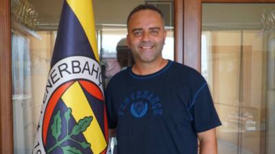 Eski Fenerbahçe ve A Milli Takım futbolcusu Semih Şentürk, tatil