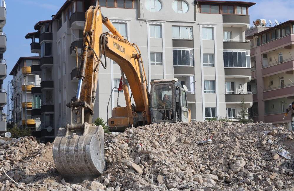 Hatay’da iş makinesi operatörleri kazançlarını paylaştı