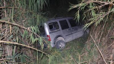 Hatay’da kontrolden çıkan hafif ticari aracın dereye uçması sonucu meydana